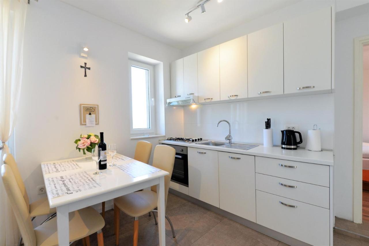 Beach Apartment Vami With Sea View Murter Esterno foto