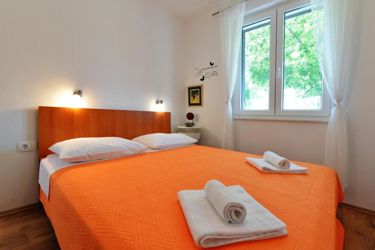 Beach Apartment Vami With Sea View Murter Esterno foto