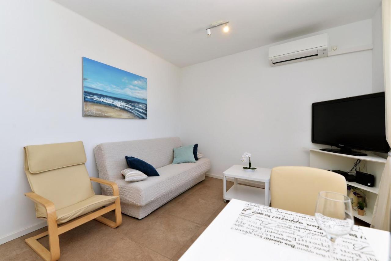 Beach Apartment Vami With Sea View Murter Esterno foto