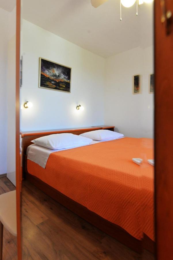 Beach Apartment Vami With Sea View Murter Esterno foto