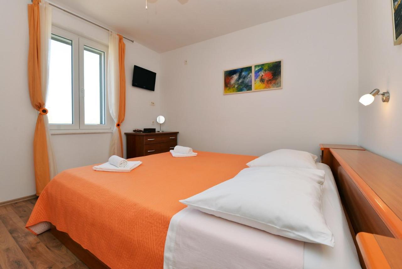 Beach Apartment Vami With Sea View Murter Esterno foto