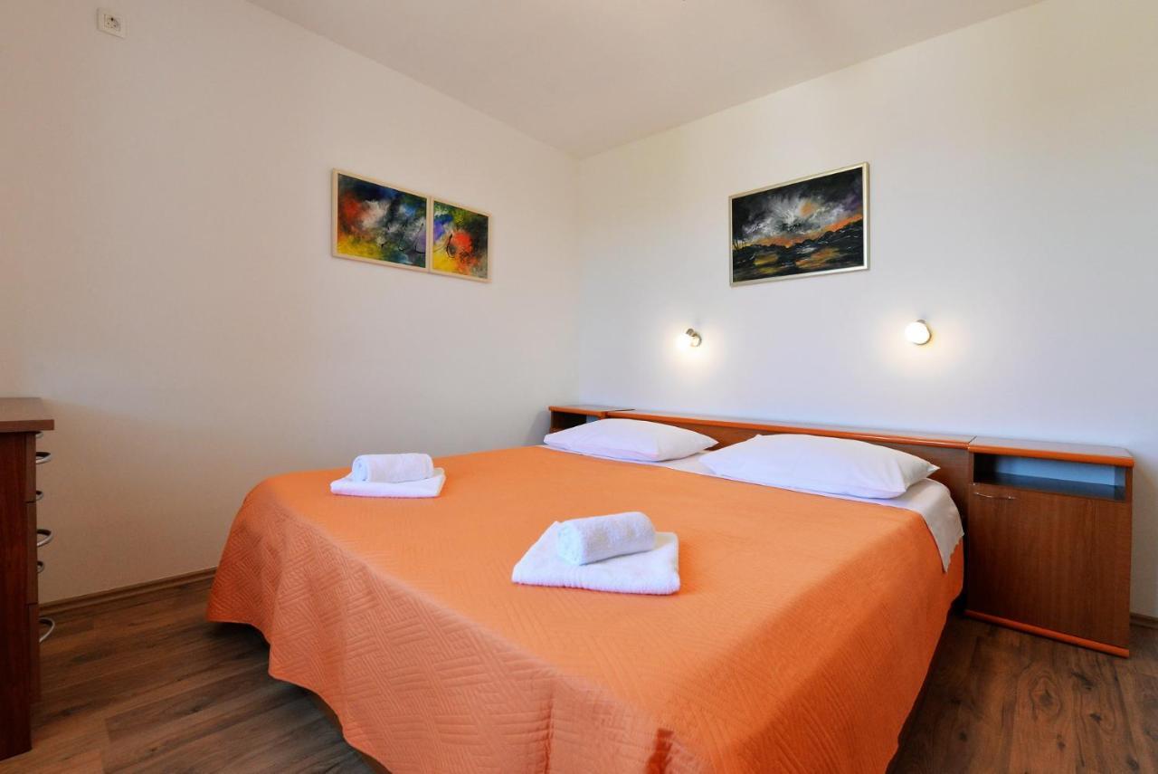Beach Apartment Vami With Sea View Murter Esterno foto