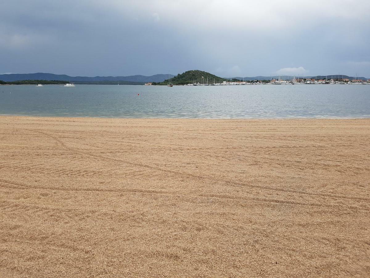 Beach Apartment Vami With Sea View Murter Esterno foto
